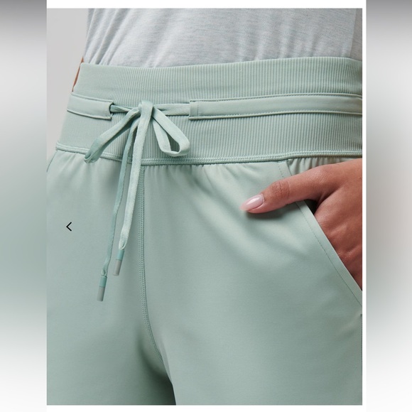 The MOVEKNIT TIE SHORT Travis Matthew size Small in color Jade New With Tags - Picture 7 of 9